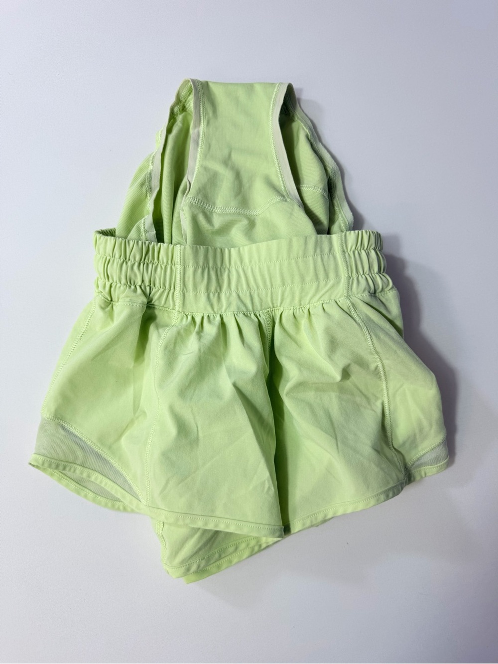Lululemon Athletica Women’s Size 0 Lime Green Hotty Hot Mid Rise 9” Shorts - Picture 6 of 10